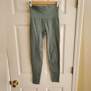 Victoria's secret Ribbed Sage Leggings in Size Womens Small